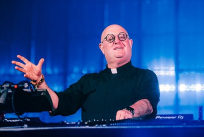 Padre Guilherme Peixoto, también conocido como Padre DJ. Foto: padre.guilherme / Instagram