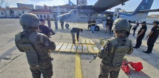 Ejército traslada armamento incautado en Huehuetenango a la Ciudad Capital.