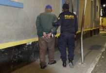 Hombre de 80 años es detenido por presunto abuso sexual a menor en parque público