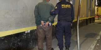 Hombre de 80 años es detenido por presunto abuso sexual a menor en parque público