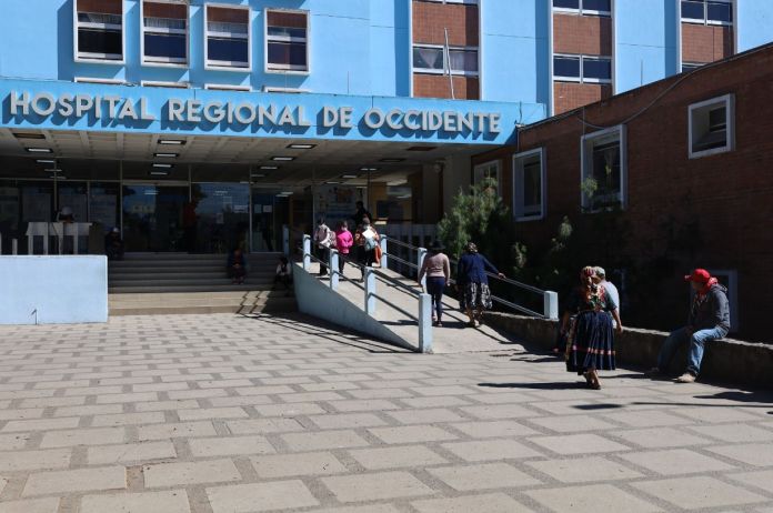 La seguridad en el Hospital Regional de Occidente ha sido reforzada por fuerzas especiales de la PNC luego de que alias «Inquieto» o «Style» está internado en ese centro. Foto La Hora: HRO