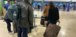 Imagen ilustrativa de trámites en el AILA. Foto La Hora: Jose Orozco