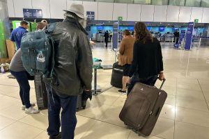 Enfermera que presuntamente recibía pagos "indebidos" por trámites en el AILA es ligada a proceso