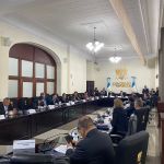 Instancia de jefes de bloque para discutir subsidio por alza de precios de combustible. Foto La Hora: Danny De León