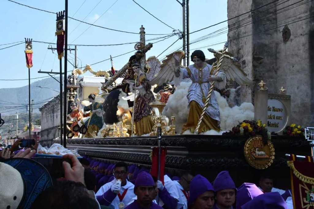 La procesión de Jesús de la Caída ahora tiene un tiempo de 20 horas de recorrido. Foto La Hora: Sergio Osegueda