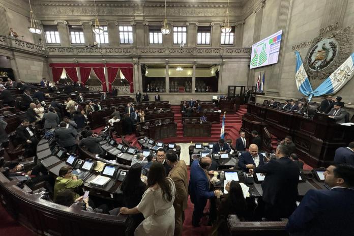 Pleno del Congreso de la República el 16 de marzo cuando fue aprobado el Decreto de los magistrados ante la Corte de Constitucionalidad (CC). Foto La Hora: José Orozco