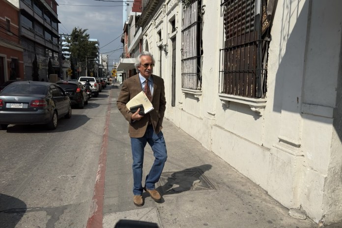 La Cámara de Amparos y Antejuicos amparó en definitiva al periodista José Rubén Zamora y confirmó la libertad a su favor. Foto La Hora: José Orozco