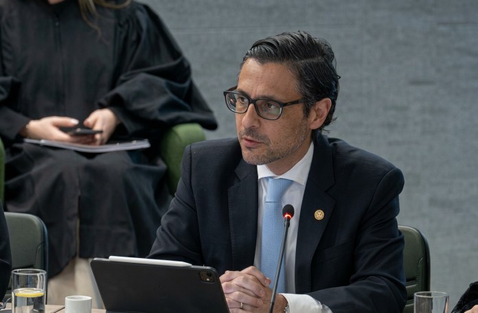 El procurador General de la Nación, Julio Saavedra, en Brasilia durante la audiencia por la consulta de Guatemala a la Corte IDH sobre la democracia como derecho. Foto La Hora: La Hora.