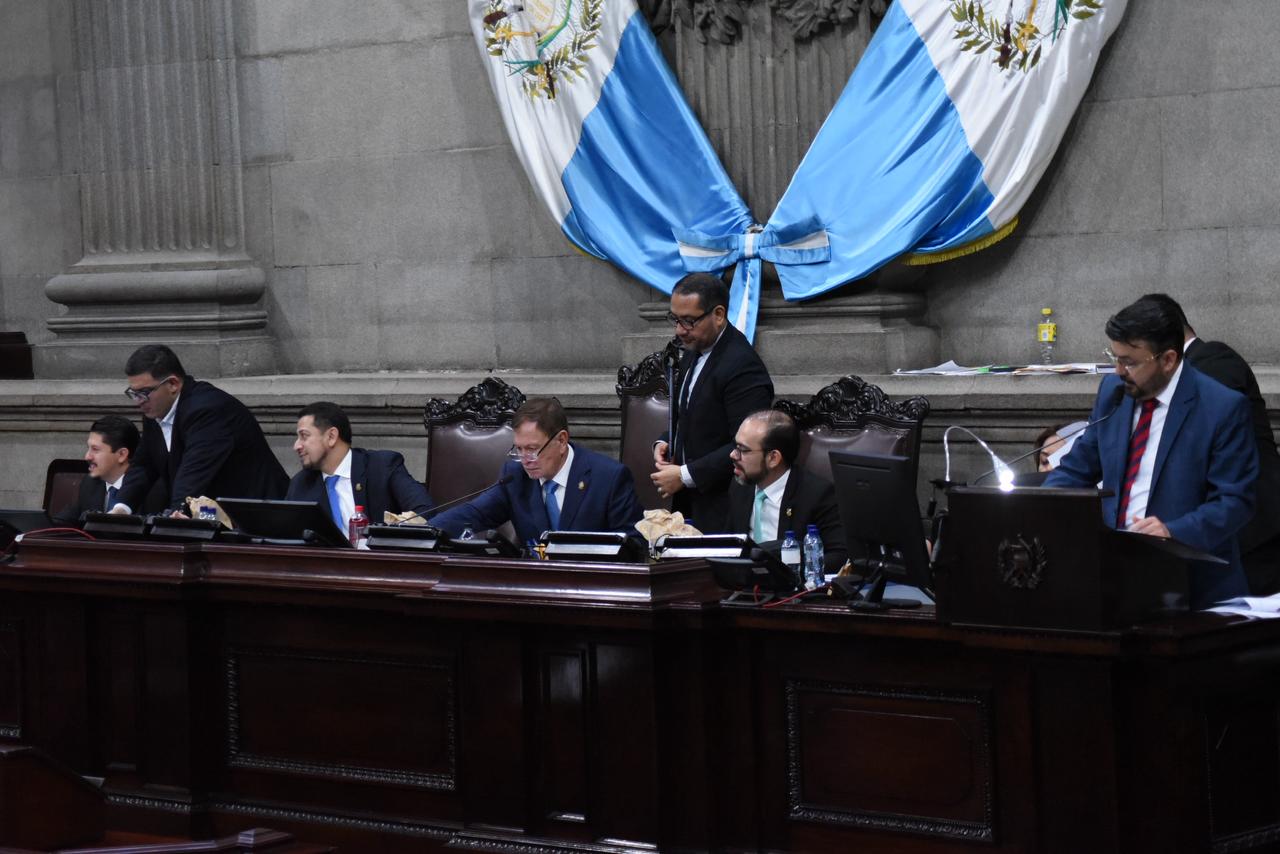 Junta Directiva del Congreso 2026-2027 tras leer a los diez magistrados, titulares y suplentes, del TSE. Foto La Hora: José Orozco