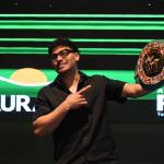 Lester Martínez sosteniendo su título mundial interino supermediano del Consejo Mundial de Boxeo (CMB). Foto La Hora: Jose Orozco