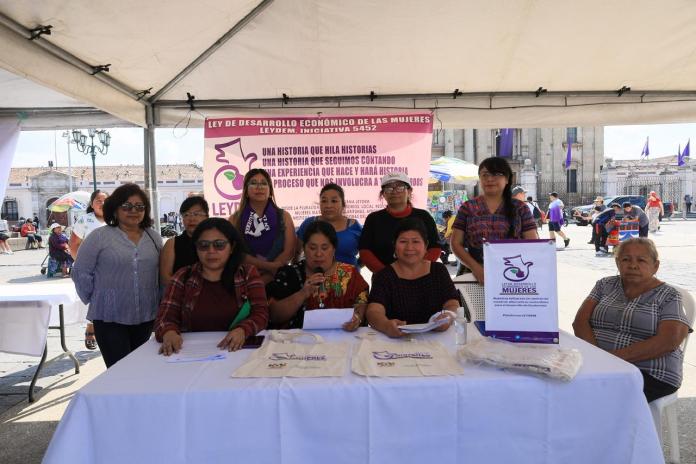Plataforma que impulsa la Ley de Desarrollo Económico de las Mujeres (Leydem) en el Dia Internacional de la Mujer, 8M. Foto La Hora: Daniel Ramírez