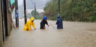 El agua pluvial se acumuló en varias calles de las distintas zonas de la ciudad cobanera tras el colapso de los tragantes. Foto La Hora: Municipalidad de Cobán