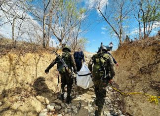 El cuerpo de la víctima fue trasladada a la morgue del Inacif de Zacapa. Foto La Hora: Ejército de Guatemala