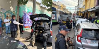 Las fuerzas de seguridad identificaron a cien personas y revisaron varios vehículos luego de denuncias de turistas víctimas de grupos criminales. Foto La Hora: MP