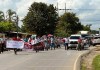 Manifestación de vecinos de Morales, Izabal, por la construcción de cárcel de maxima seguridad. Foto La Hora: Cablevisión del Norte