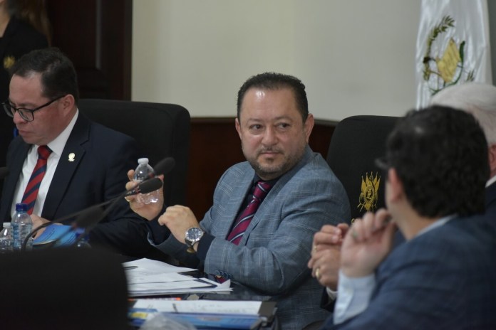 Mazariegos El Minsiterio Público desestimó una denuncia que le diputado José Chic interpuso contra el rector Walter Mazariegos y el juzgado aplazó cuatro meses la audiencia para concoer oposición. Foto La Hora: José Orozco