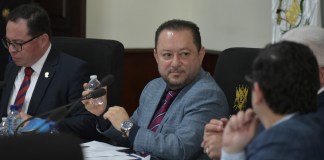 El Minsiterio Público desestimó una denuncia que le diputado José Chic interpuso contra el rector Walter Mazariegos y el juzgado aplazó cuatro meses la audiencia para concoer oposición. Foto La Hora: José Orozco