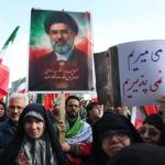 El nuevo líder supremo de Irán, Mojtaba Jameneí, afirmó este jueves en su primer mensaje a la nación que el estrecho de Ormuz "debe permanecer cerrado”. “El Estrecho de Ormuz debe permanecer cerrado”, dijo la nueva máxima autoridad política y religiosa de Irán en un comunicado leído por una presentadora en la televisión estatal. Foto: La Hora/ EFE