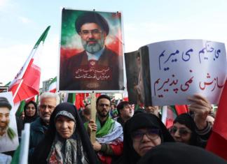 El nuevo líder supremo de Irán, Mojtaba Jameneí, afirmó este jueves en su primer mensaje a la nación que el estrecho de Ormuz "debe permanecer cerrado”. “El Estrecho de Ormuz debe permanecer cerrado”, dijo la nueva máxima autoridad política y religiosa de Irán en un comunicado leído por una presentadora en la televisión estatal. Foto: La Hora/ EFE