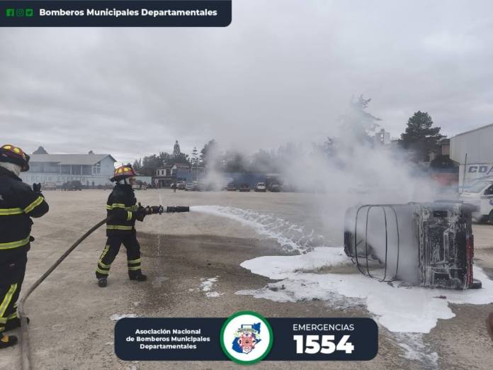 Mototaxi Incendian mototaxi y retienen unidades en Santa Cruz del Quiché; Municipalidad dice conocer a responsables