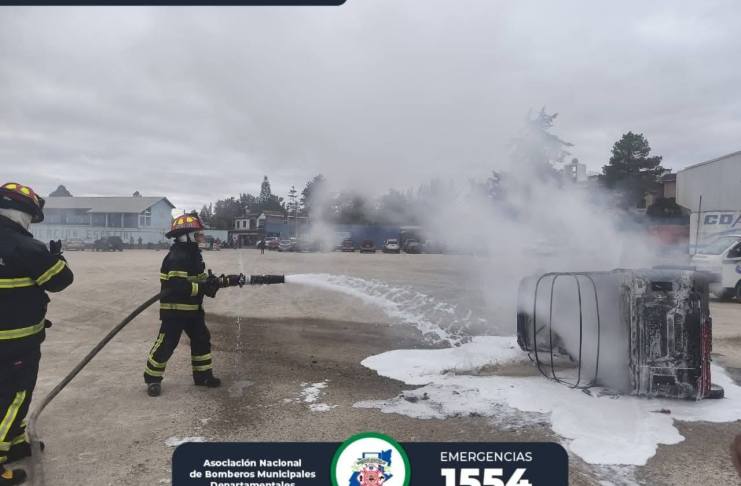 Incendian mototaxi y retienen unidades en Santa Cruz del Quiché; Municipalidad dice conocer a responsables