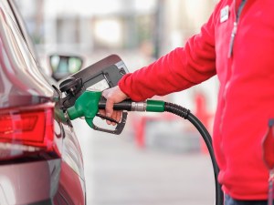 Precio de los combustibles dan un leve respiro, según monitoreo del MEM