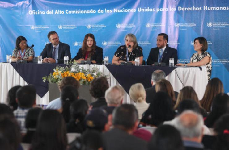 De izquierda a derecha los integrantes de la Oficina del Alto Comisionado de las Naciones Unidas para los Derechos Humanos (Oacnudh), Miriam Chavajay, Vicent Simon, Viviana de la Peña, Mary Biz, José González y Gabriela Tuch, participan en la presentación del informe anual divulgado por la entidad sobre 2025 este miércoles, en Ciudad de Guatemala (Guatemala). La Oacnudh denunció el uso del derecho penal para perseguir a operadores de justicia y la persistencia de una impunidad estructural que frena el Estado de derecho en Guatemala. EFE/ Mariano Macz