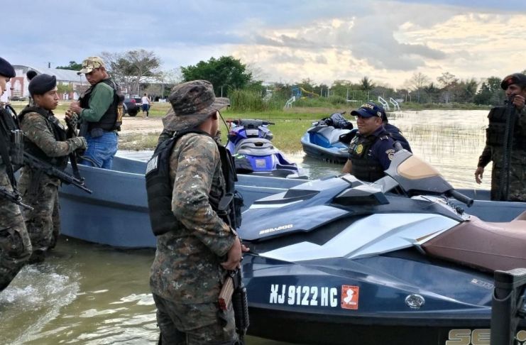 Se identificaron 18 lanchas y tres motos acuáticas cuyos pilotos no portaban licencia, así como siete embarcaciones con licencias vencidas. Foto La Hora: MP