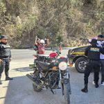 Operativo de verificación de motocicletas realizando en Santa Rosa. Foto La Hora: PNC