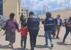 Procuraduría de la Niñez y la Adolescencia, rescatando menores en Quetzaltenango. Foto La Hora: PGN