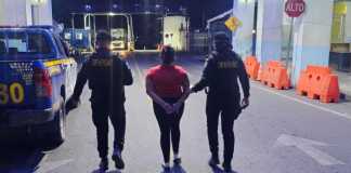 Mujer con antecedentes por contrabando es entregada a autoridades salvadoreñas.