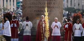 En la Plaza de San Pedro, Papa León XIV exhorta a la unidad y al fin de la violencia.