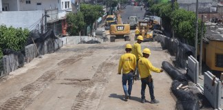 Rampas de acceso del paso a desnivel Calzada Roosevelt el 7 de marzo de 2026. Foto La Hora: Fondo Social de Solidaridad (FSS).