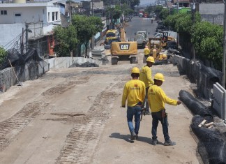 Rampas de acceso del paso a desnivel Calzada Roosevelt el 7 de marzo de 2026. Foto La Hora: Fondo Social de Solidaridad (FSS).