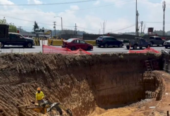 El proyecto del paso a desnivel comenzó a construirse el 26 de enero y según la municipalidad, estaría entregándose a finales de junio. Foto La Hora: captura de pantalla municipalidad de Villa Nueva