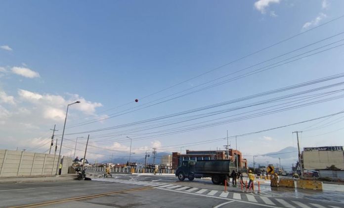 Después de varios años, el paso a desnivel estará siendo inaugurado este martes 24 de marzo por las autoridades de Gobierno. Foto La Hora: Xela Tvmundo