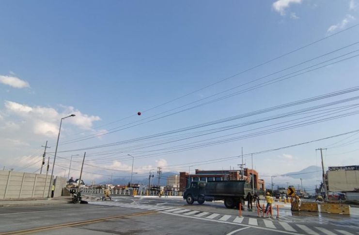 Después de varios años, el paso a desnivel estará siendo inaugurado este martes 24 de marzo por las autoridades de Gobierno. Foto La Hora: Xela Tvmundo