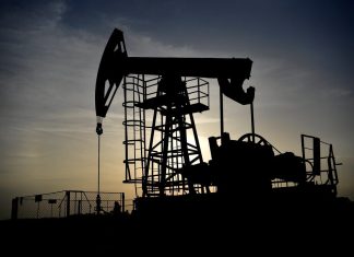 El precio del petróleo superó los 100 dólares por barril tras cumplirse una semana de la guerra entre EE. UU. e Irán.