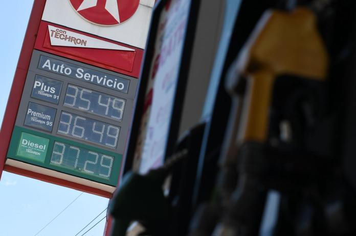 Reserva de 400 millones de barriles de petroleo podrían estabilizar precios de la gasolina, afirma el gobierno.