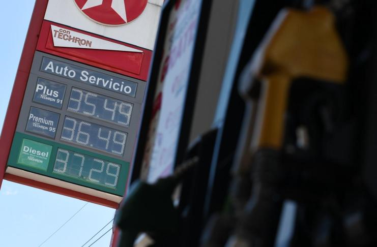 Reserva de 400 millones de barriles de petroleo podrían estabilizar precios de la gasolina, afirma el gobierno.