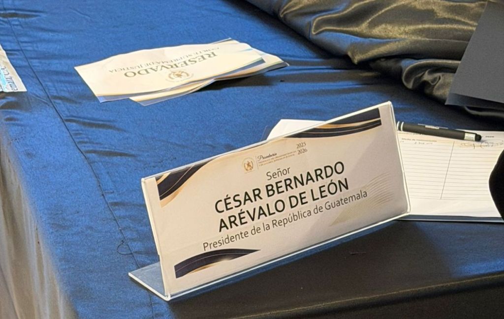 El espacio reservado para el presidente Bernardo Arévalo lució vacío durante la presentación de la magistrada Claudia Paredes como presidenta de la CSJ. Foto La Hora: Daniel Ramírez