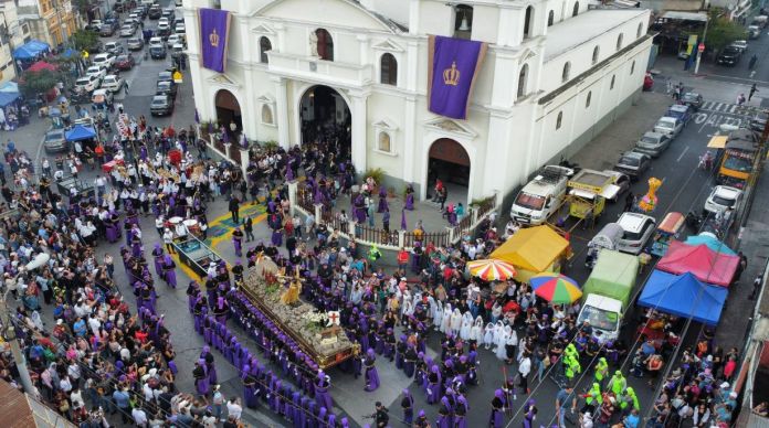 Procesiones Centro Historico Dos procesiones infantiles ya recorren el centro y a las 4:00 de la tarde sale el de la Rectoría de Santa Teresa. Foto La Hora: Santuario Arquidiocesano del Señor San José