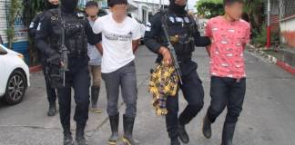 Capturan a tres presuntos asaltantes armados en Escuintla. Foto La Hora: PNC.