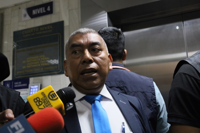 El jefe de la FECI, Rafael Curruchiche, en el edificio de la Torre de Tribunales. Foto La Hora: Daniel Ramírez.