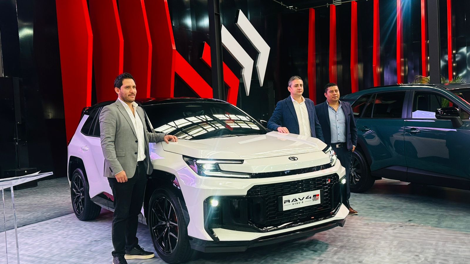 La RAV4 2027 reafirma el compromiso de Toyota con la eficiencia mediante una gama de motores de última generación. Foto La Hora: Yesica Peña.