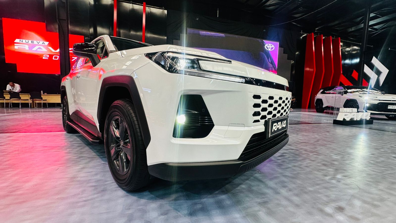 Rav4 sexta generación se distigue por su audaz lenguaje de diseño frontal "Hammerhead". Foto La Hora: Yesica Peña.