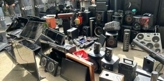 La requisa que comenzó en horas de la mañana del viernes 13 de marzo permitió la incautación de equipos de sonido, electrodomésticos, droga y licor artesanal. Foto La Hora: PNC