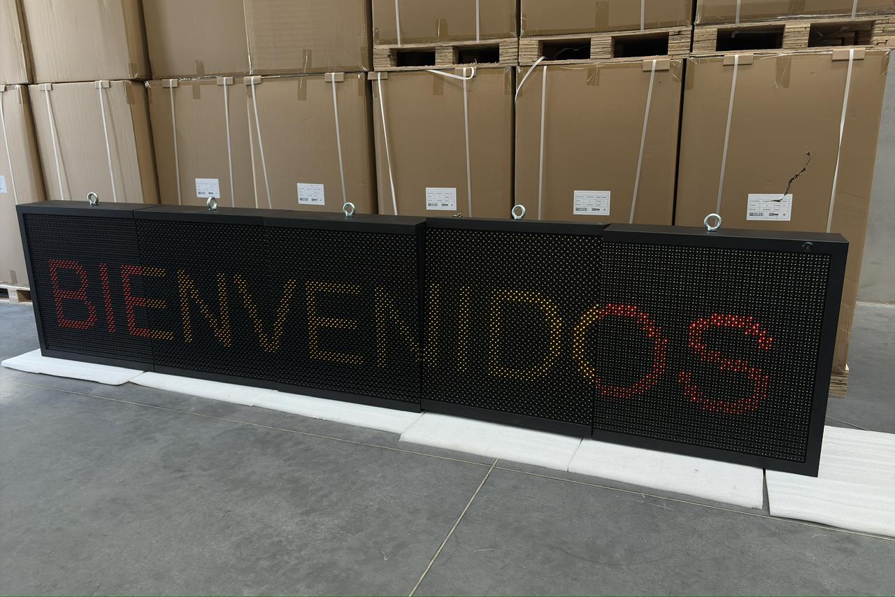 Paneles de mensajeria. Foto La Hora: Jose Orozco.