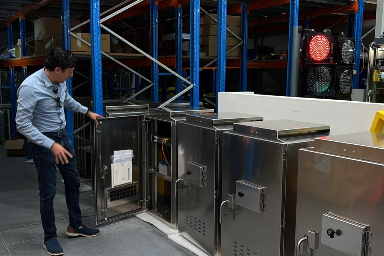 fibra óptica que permite conectar todos los dispositivos al centro de control. Foto La Hora: Jose Orozco.