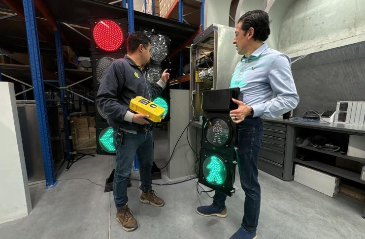 Red de semáforos inteligentes. Foto La Hora: José Orozco.